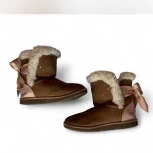 Juicy Couture tan faux fur bow boots